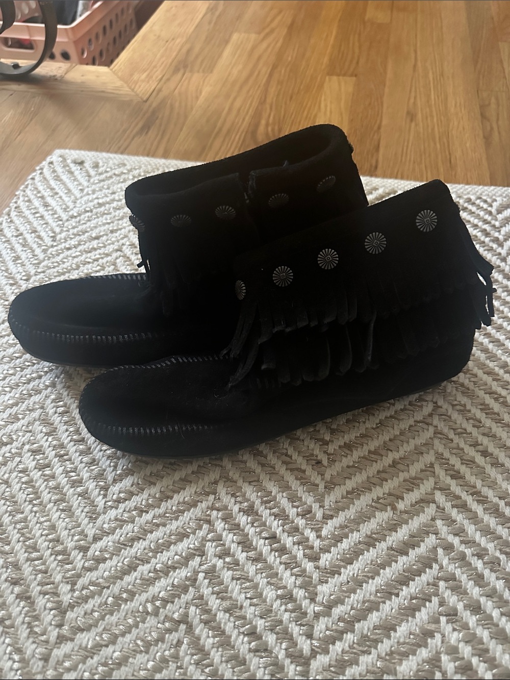 Womens Black Fringe Moccasin Boots Minnetonka